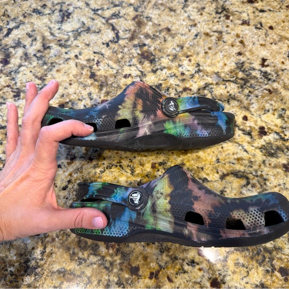 Crocs Kids Tie-Dye Clogs Size 3 - Picture 2 of 5
